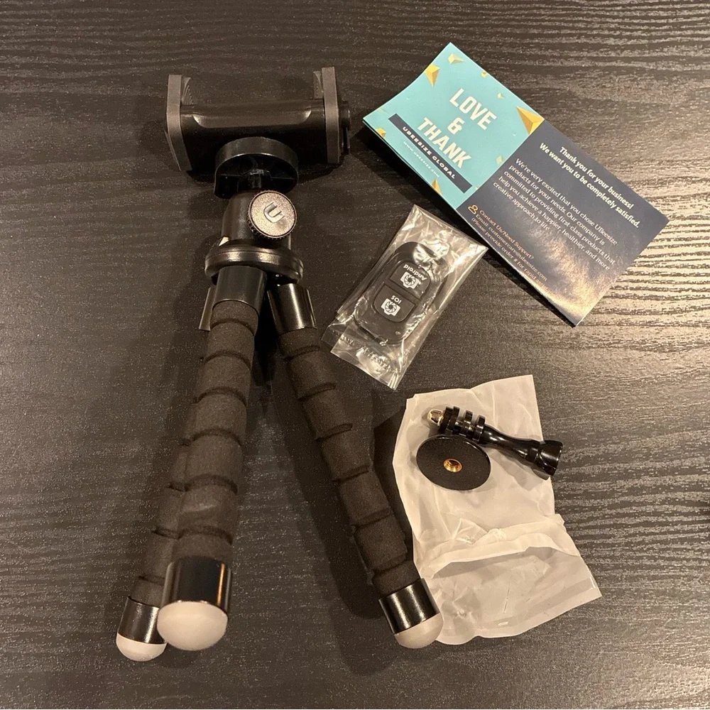 TRIPOD New in Box for phones & cameras By UBEESIZE GLOBAL